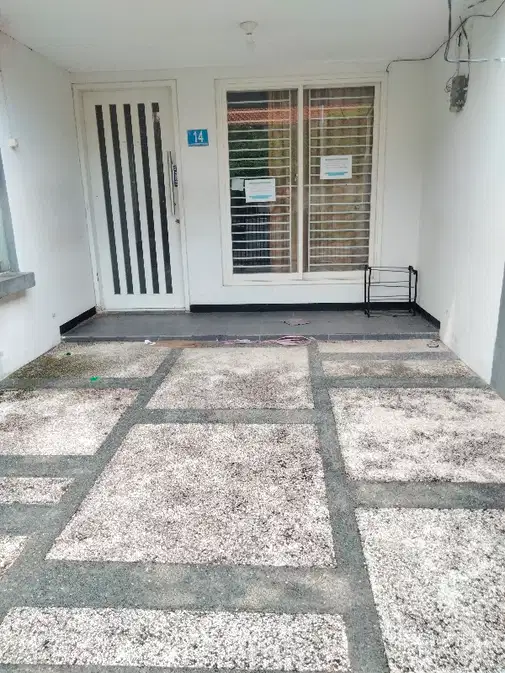 Strategic House with Security Access and Spacious Layout