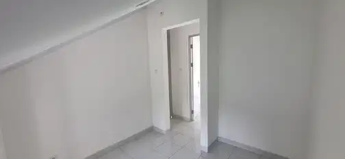 Compact Multi-Level Property with Mezanine