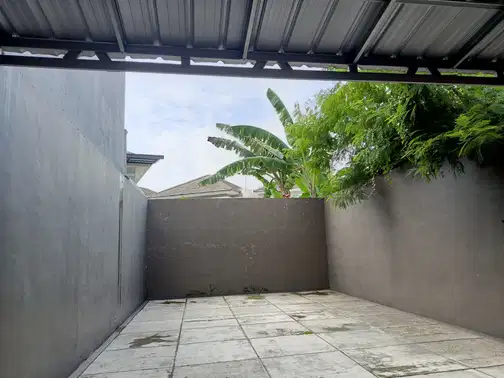 Easy Access Property with Multiple Amenities and Air Conditioning