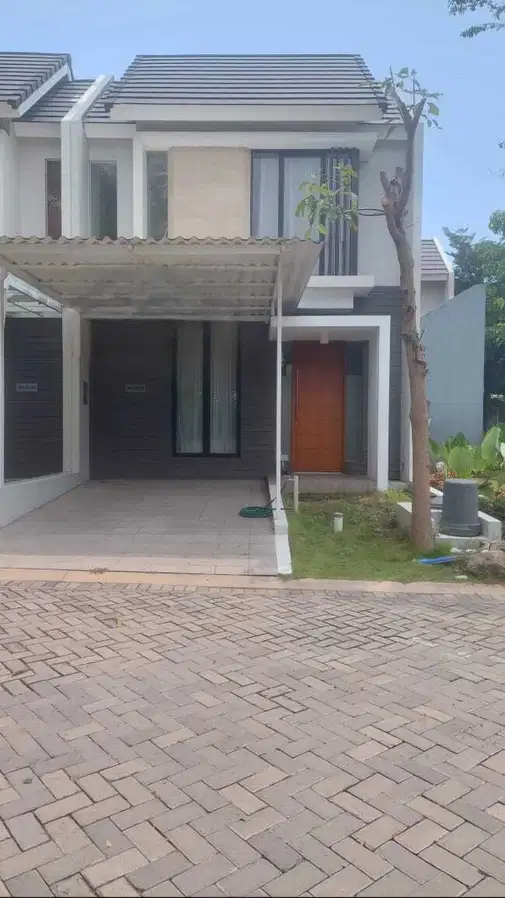 Two-Story House in Strategic and Comfortable Location