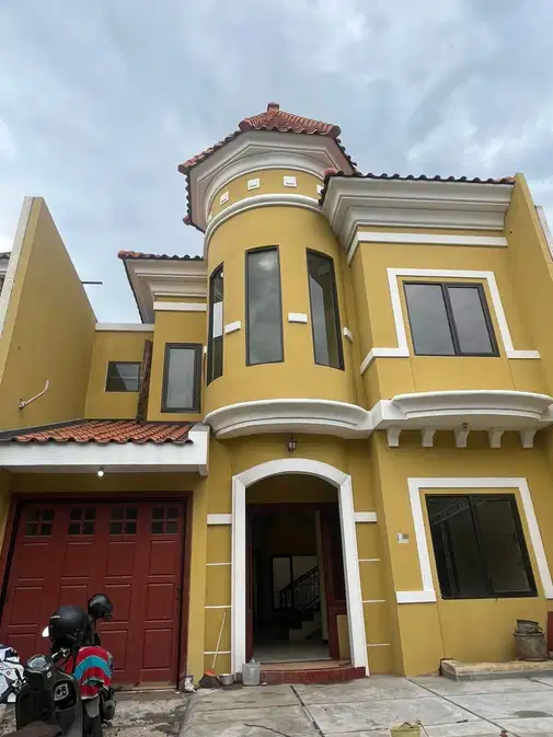 3-Bedroom 2-Story House with 4 Bathrooms