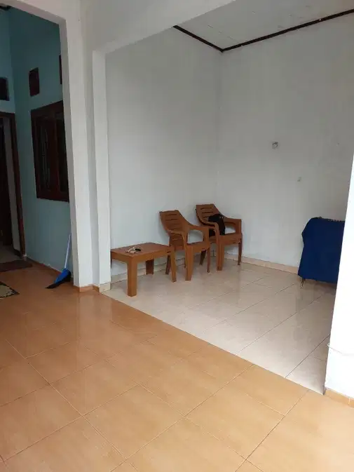 Spacious House with Elegant Design and Parking