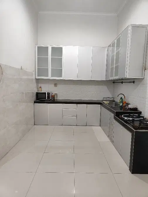 Modern 5-Bedroom House with Balcony in Secure Cluster