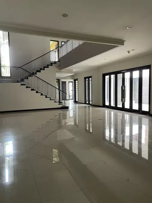 Spacious Graha Family House with Multiple Rooms and Large Area