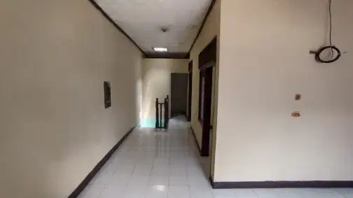 2-Story House with 4 Bedrooms Near City Center