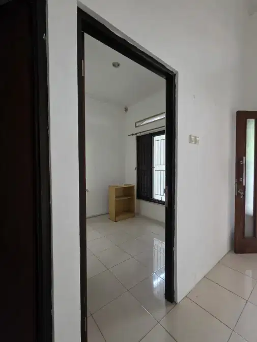 Cozy 2-Bedroom House, Corner Lot, Cool and Quiet Location