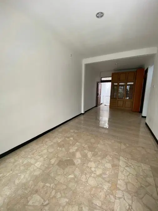 Spacious 180m² House with Western Exposure