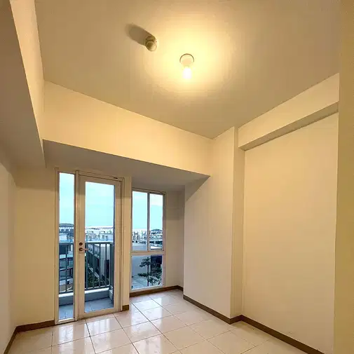 Studio Apartment with Pool View near Amenities