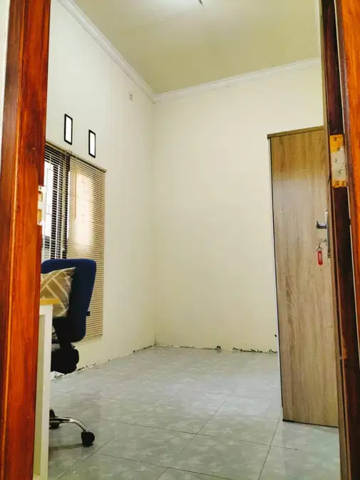 Green Joyoboyo Regency - Newly Built House with High Ceiling and Garden Access