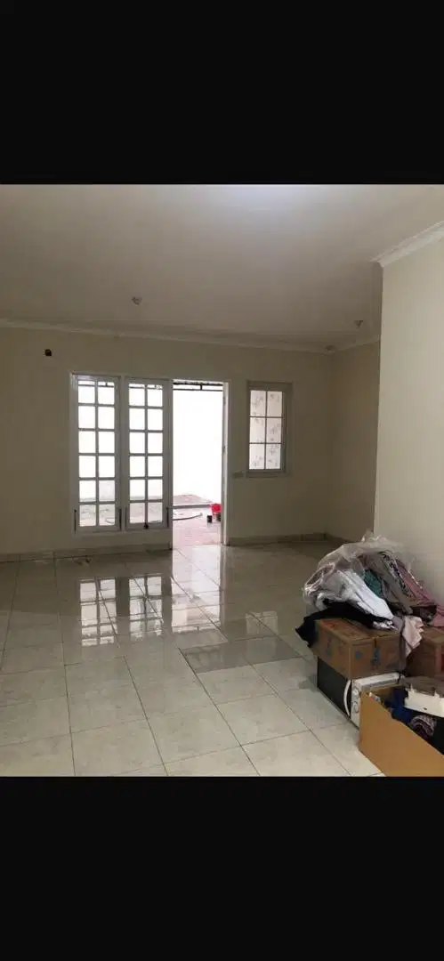 Уютный дом в Taman Tirta Golf Cluster Victoria River Park рядом с Hypermart Villa Melati Mas