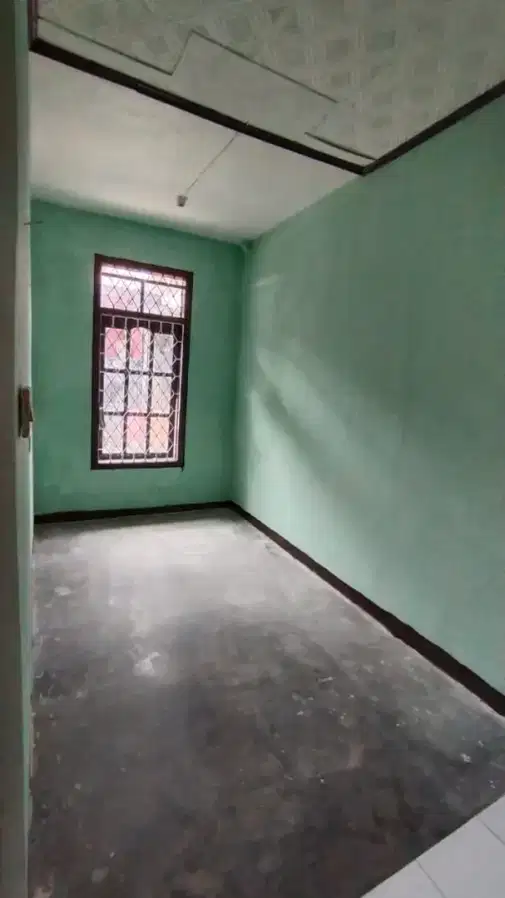 2-Story House with 4 Bedrooms Near City Center