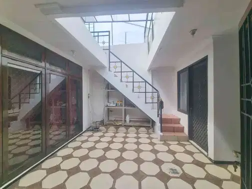 Полностью меблированный дом в Darmo Permai Utara, Сурабая