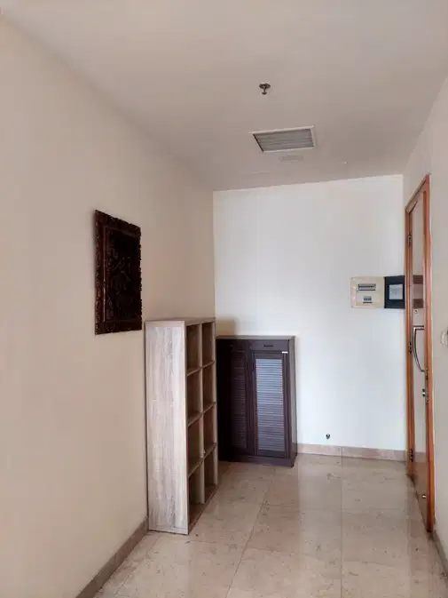 Senayan Residence пәтері - 2 жатқа бөлмелі, жиһаздары бар және гольф көрінісі бар