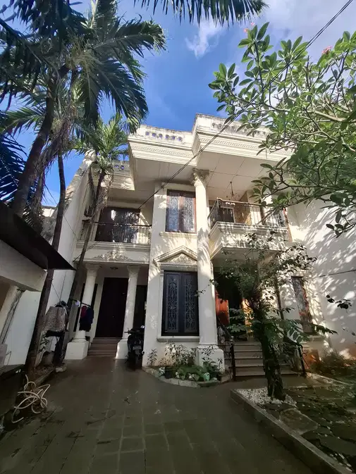Strategic Location in Menteng, Premium Quiet Area Near Key Amenities