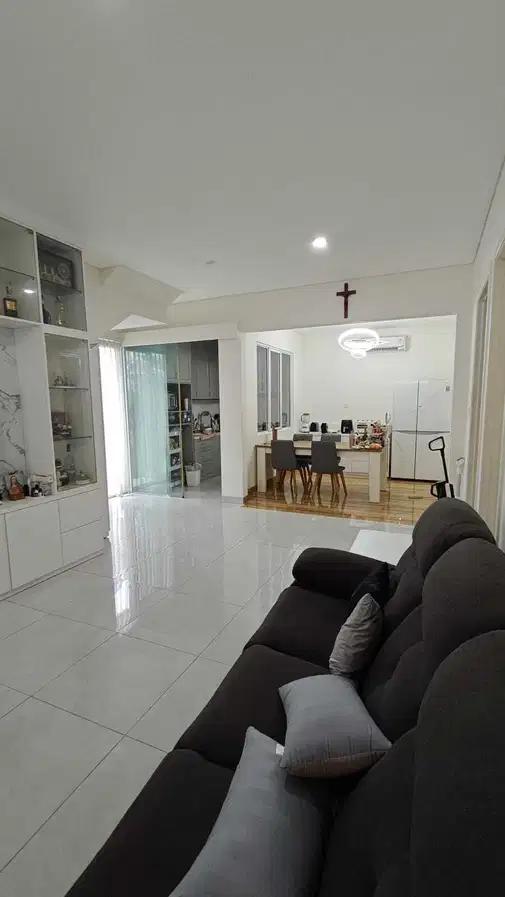 Hoek House Fully Furnished Ready to Move In at Lavon, Cikupa