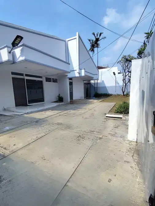 Comfortable 1-Story House in Pulomas Barat with Large Yard
