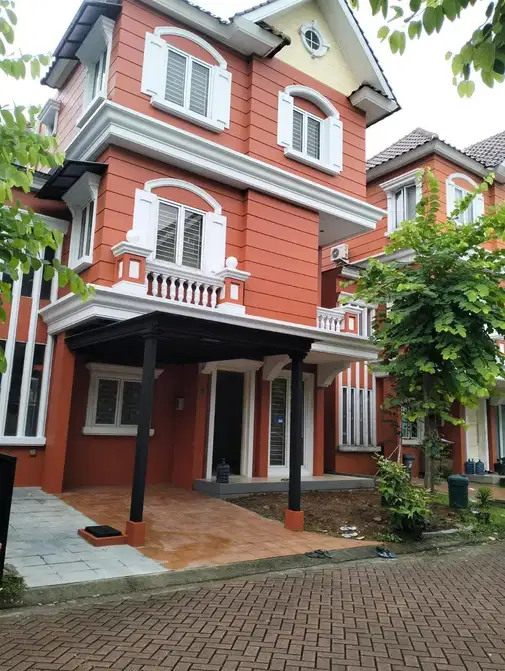3-Story House in Omaha Village, Serpong with 3 Bedrooms