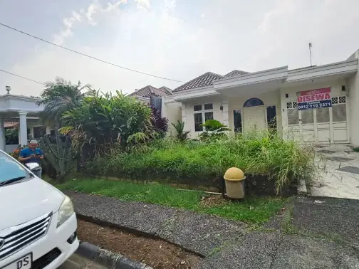 Cluster House with Multiple Rooms Near Toll Exit and Amenities