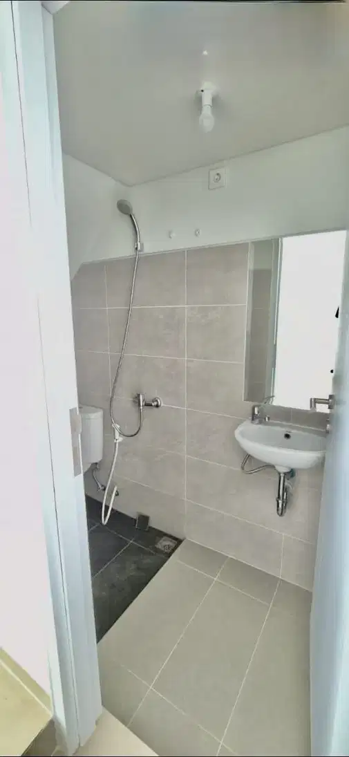 Частично меблированный дом Chelsea Wisata Bukit Mas с 3 спальнями в Виюнг, Сурабая