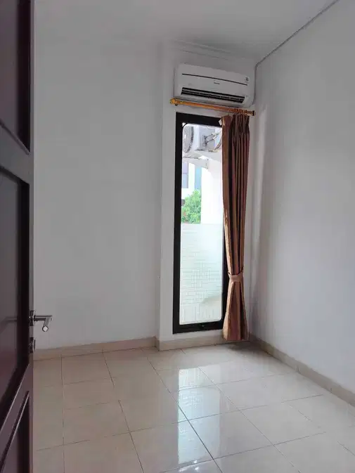 Newton Cluster House in Gading Serpong near Scientia Square Park