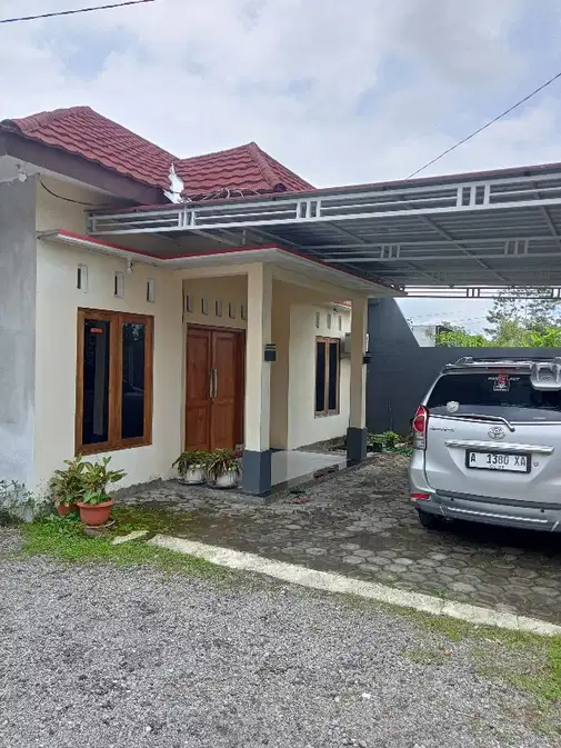Spacious 3-Bedroom House with Double Carport Near UII