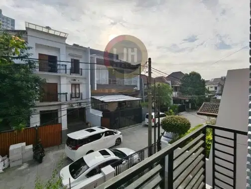 Просторный 2-этажный дом в Janur Indah, Kelapa Gading, Северная Джакарта
