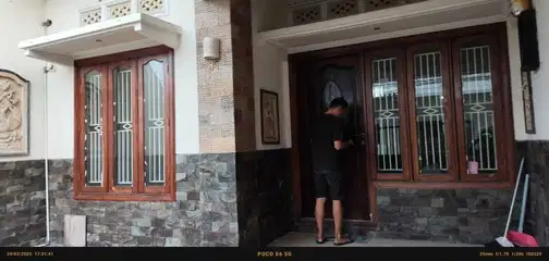 2-этажный дом в Simpang Darmo Permai Selatan