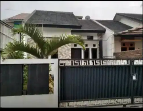Minimalist House in Arcamanik Cisaranten Kulon - Comfortable Family Home