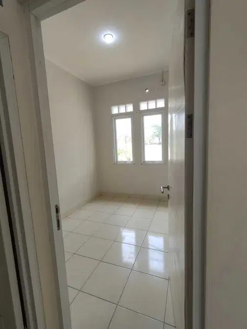 Modern 2-Bed House Near Train Station