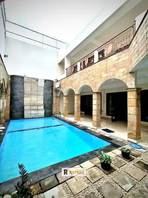 Luxurious 5-Bedroom Villa with Pool in Pondok Indah