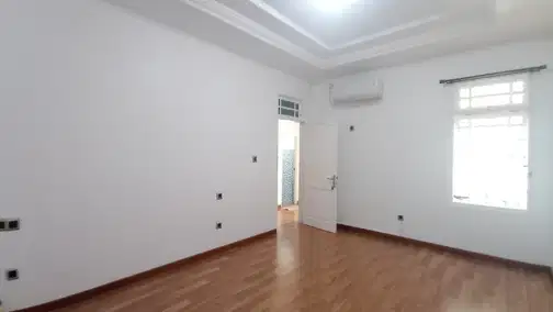 2.5 Story House, Flood-Free, Semi-Furnished, Convenient Location