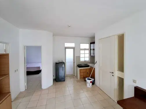 Fully Furnished Townhouse on 2nd Floor, Convenient Location