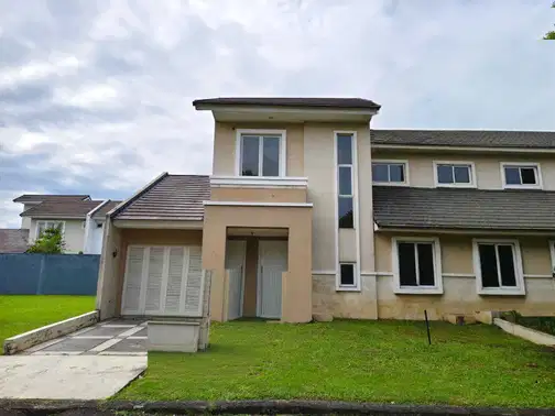 Modern Two-Story Townhouse Near Suvarna Sutera Gate
