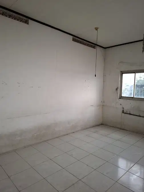 Large 3-Floor Commercial Space with Prime Location