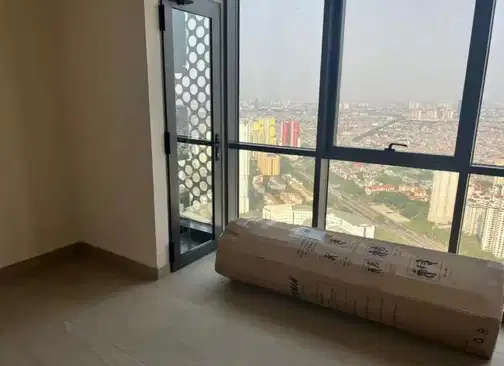 High-floor 2-bedroom apartment with city view