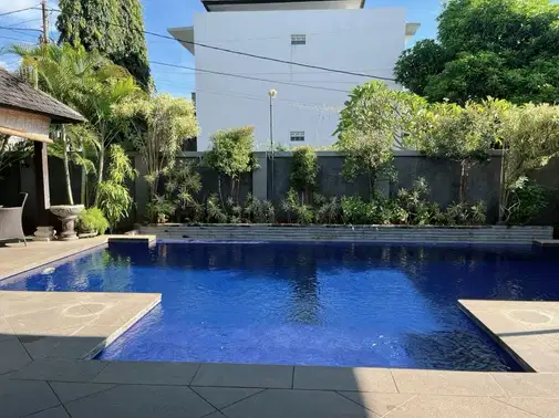 Spacious 6-Bedroom Villa with Pool and Extensive Amenities