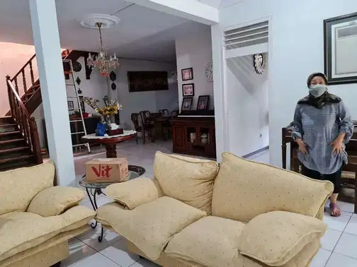 2-Story Corner House with Wide Land Near Facilities