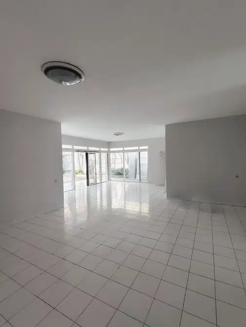 Comfortable 1-Story House in Pulomas Barat with Large Yard