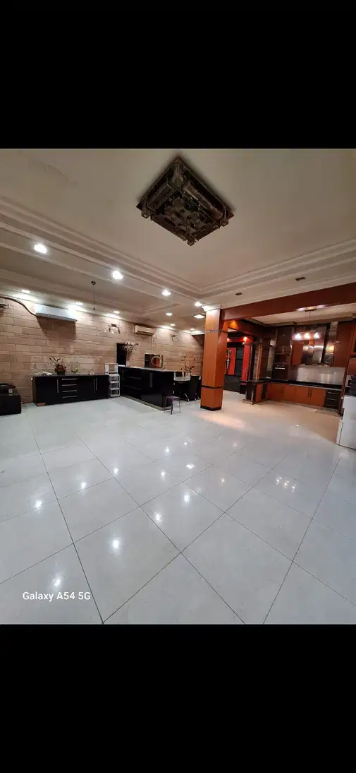 Spacious Renovated Interior with Modern Design