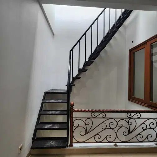 Сантер Бисмадағы 2.5 қабатты үй, көшіп кіруге дайын