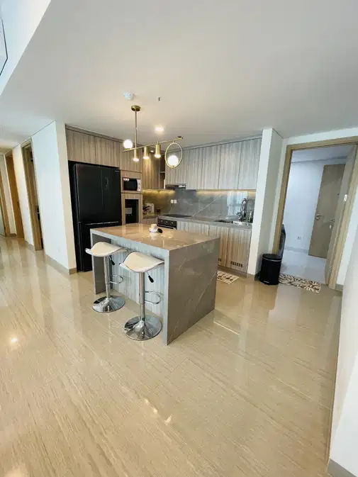 Spacious Modern Apartment with City Golf Views