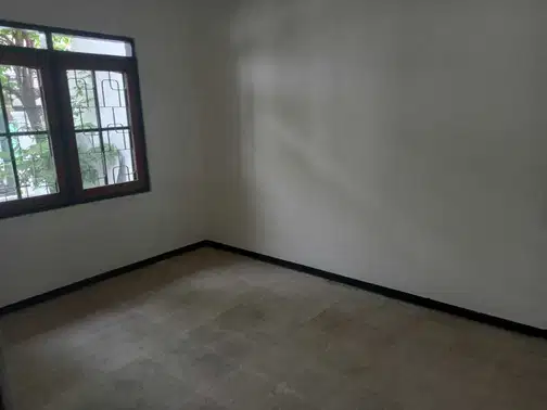 Rumah di Baruk Surabaya - Spacious 3+1 Bedroom House Near MERR