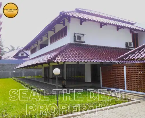 Spacious 2-Story House with Pool and Large Grounds
