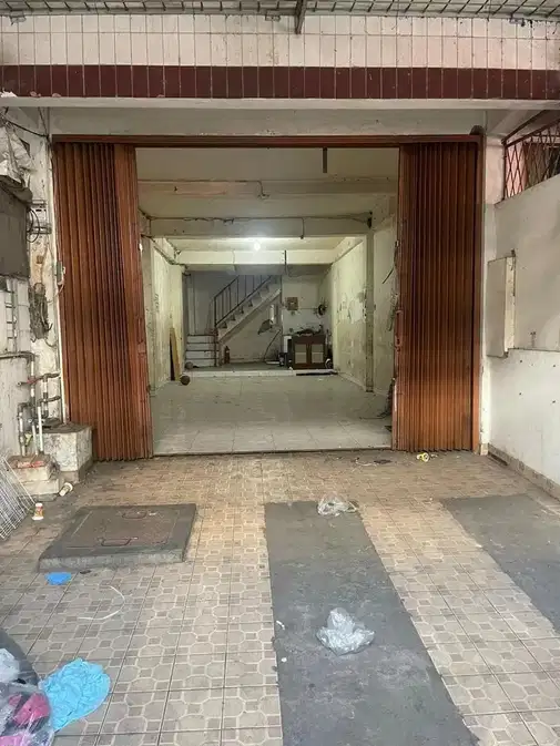 Желамбардағы кең 3.5 қабатты үй, 5x18м, 2 көлікке арналған автотұрақ