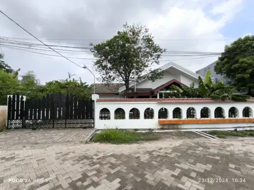 Стратегически расположенная недвижимость рядом с аэропортом Juanda с несколькими парковочными местами