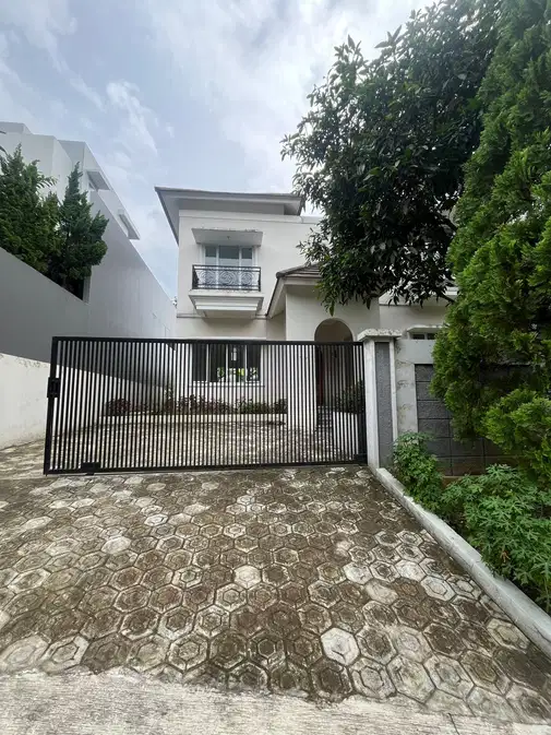 Spacious Multi-Room Property with Mountain Views in Sentul