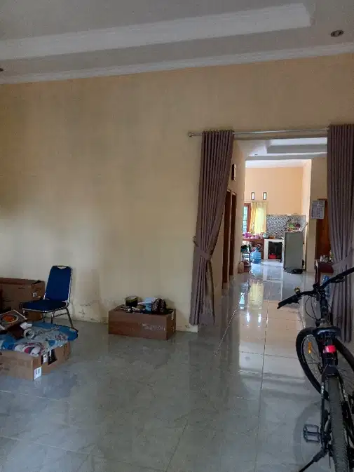 Spacious 3-Bedroom House with Double Carport Near UII