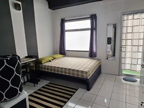 Large Studio Apartment with Furnished Kitchen and Bedroom