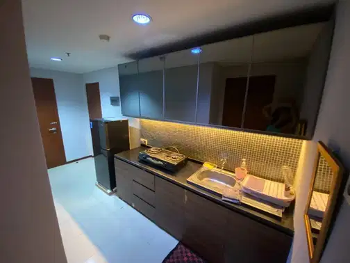 Просторная 3+1 спальная квартира в Royal Mediterania Garden, Западная Джакарта