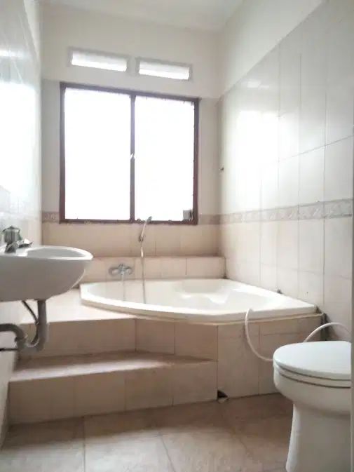 Spacious 3-Bedroom House in Dago Asri, Near ITB and Unikom